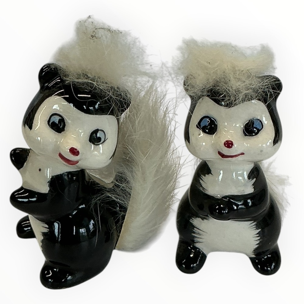 Vintage Enesco Ceramic Skunks Fur Tails Salt Pepper‎ Shakers Set